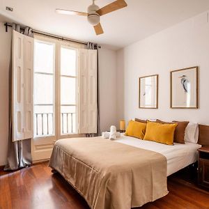 Plaza Urquinaona 3-Bedroom Suite